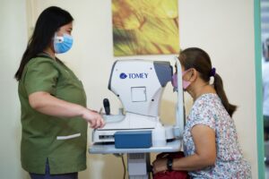 Filipino ophthalmologist in eye clinic in Binan